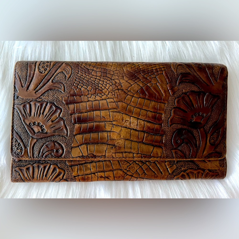 Vintage Brahmin Alligator embossed wallet
